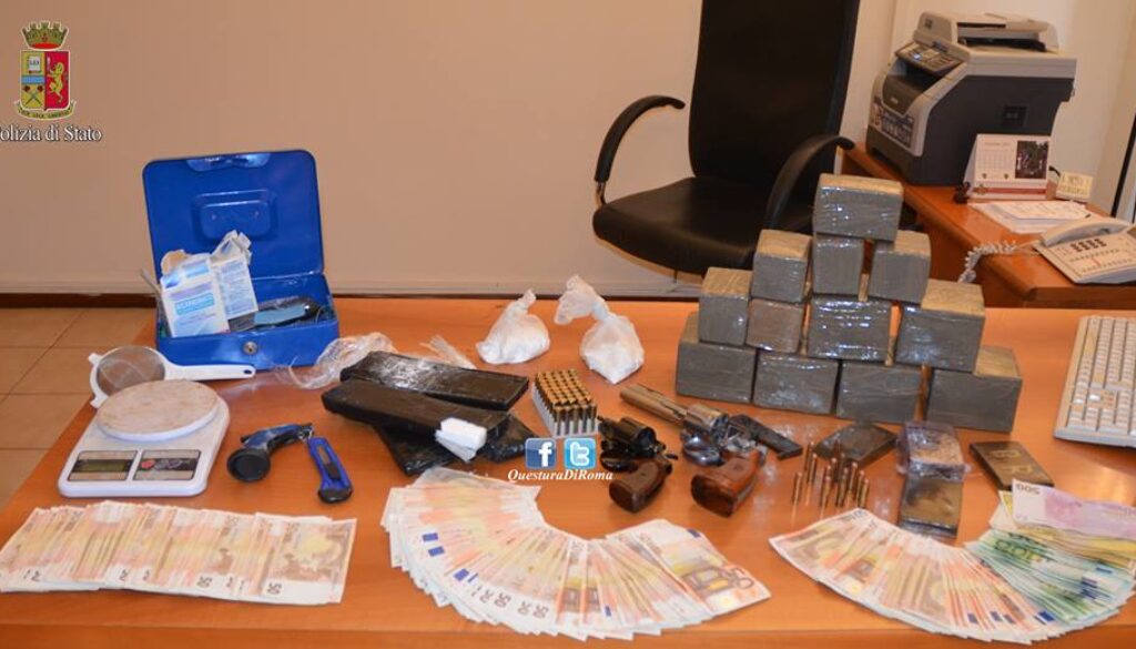 Nascondeva droga e pistole in casa a Monteverde