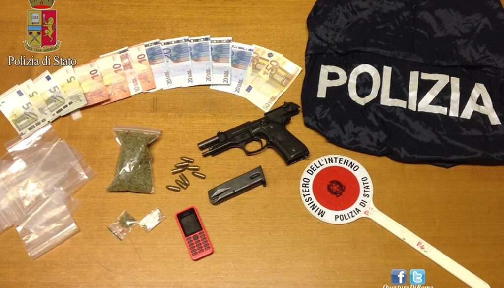 Nascondeva droga e una pistola in casa al Pigneto