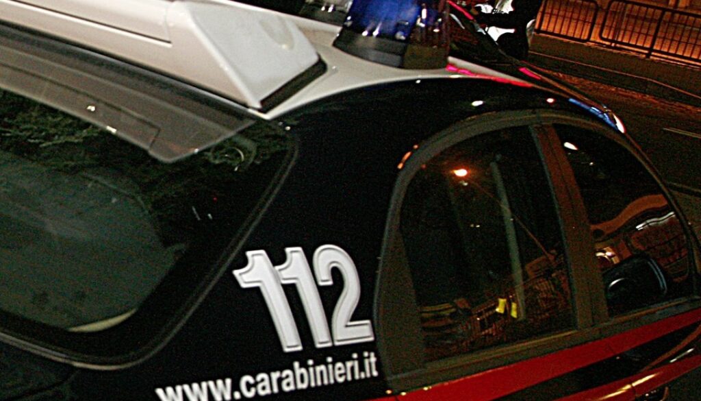 Ruba un anello a un anziano sull'Ostiense
