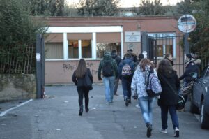 Rubano e devastano un liceo di Velletri