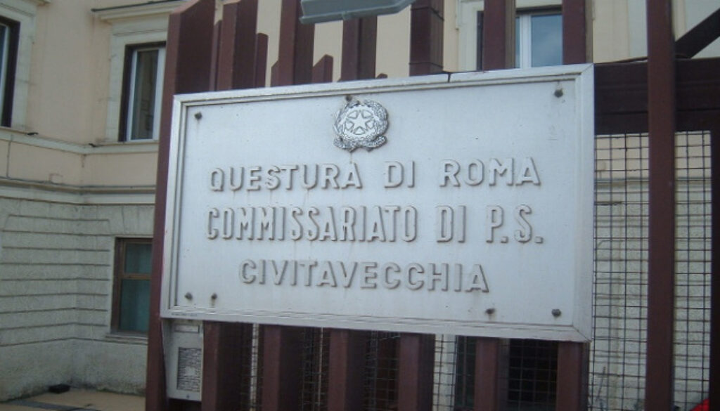 Scippa una donna a Civitavecchia e ingoia la refurtiva
