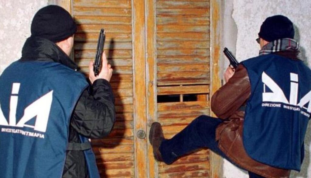 Scoperti due esponenti della 'ndrangheta in una casa-bunker all'Aurelio