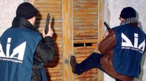 Scoperti due esponenti della 'ndrangheta in una casa-bunker all'Aurelio