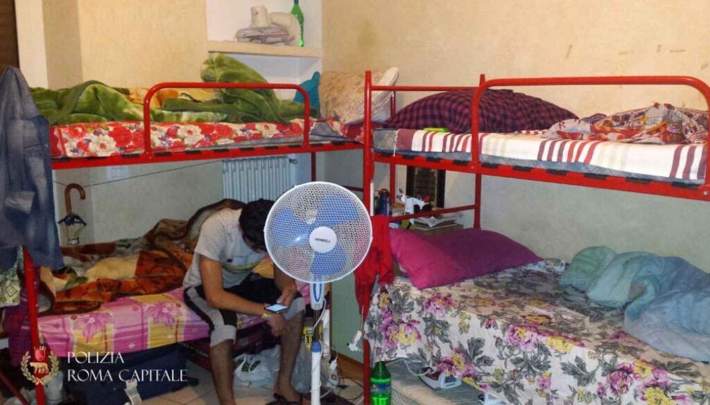 Scoperto a Boccea un appartamento-dormitorio con 15 posti letto