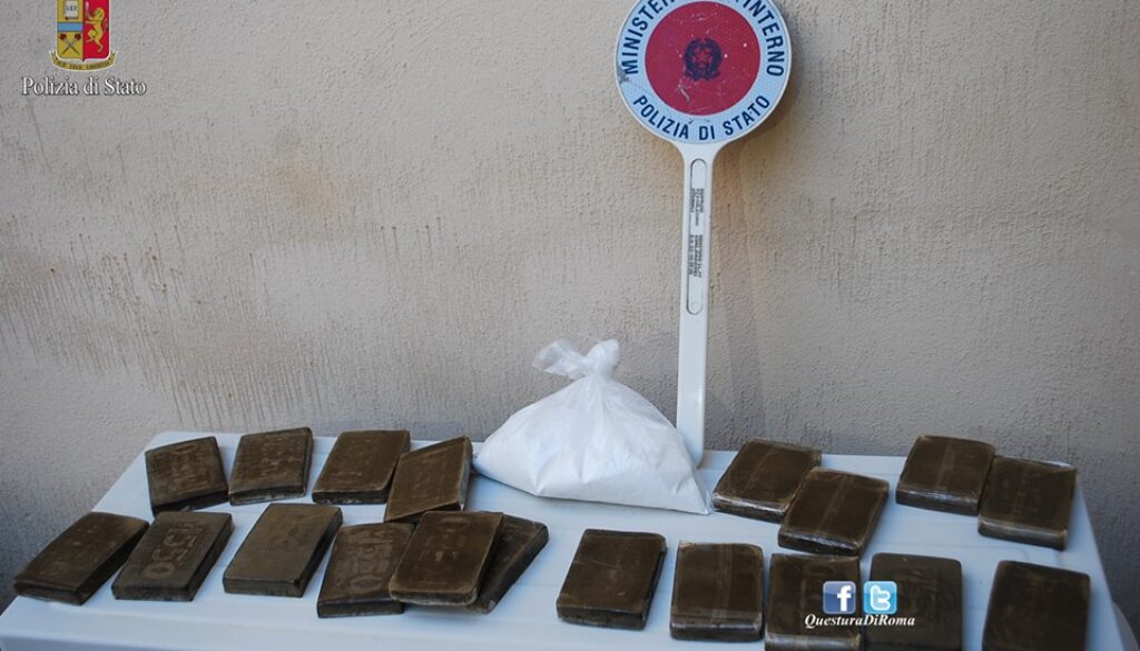 Spacciavano cocaina e hashish a Civitavecchia