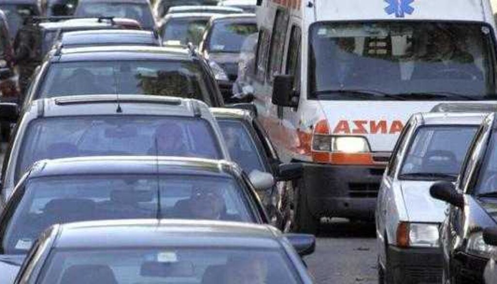 torrino incidente stradale finisce in rissa