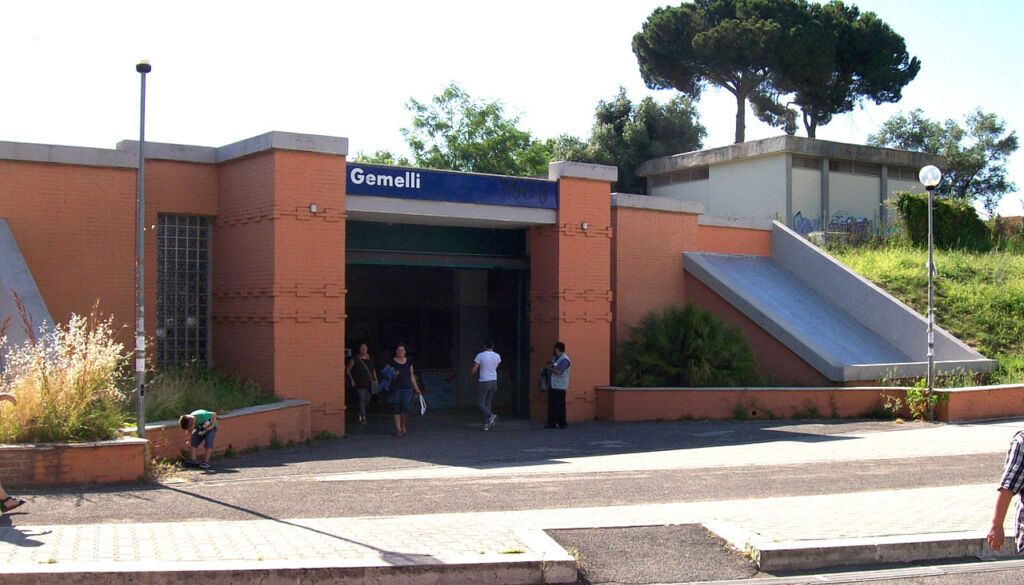 2013-06-18_Roma_Stazione_FS_Gemelli_retro
