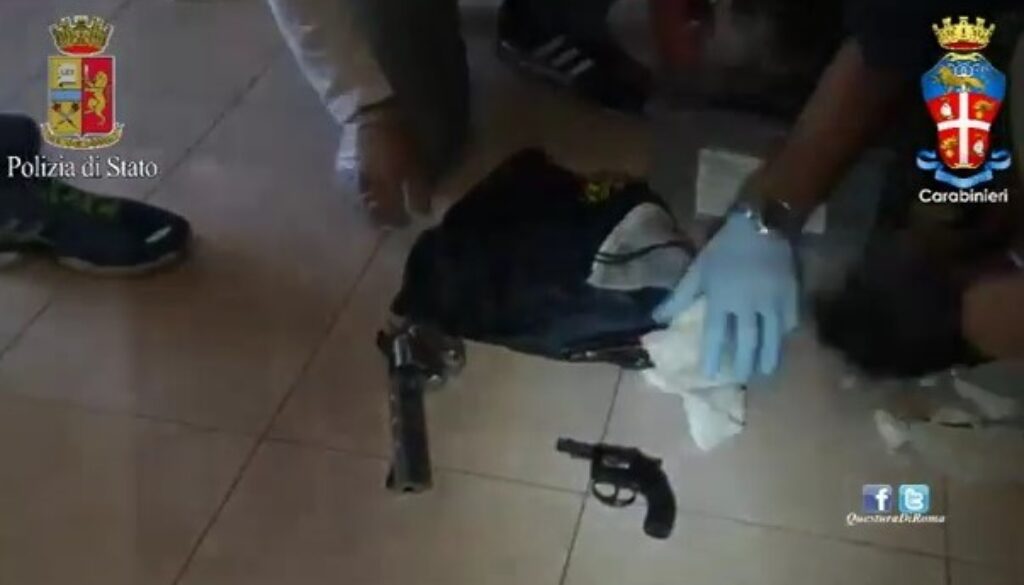 Armi clandestine in casa a Pavona