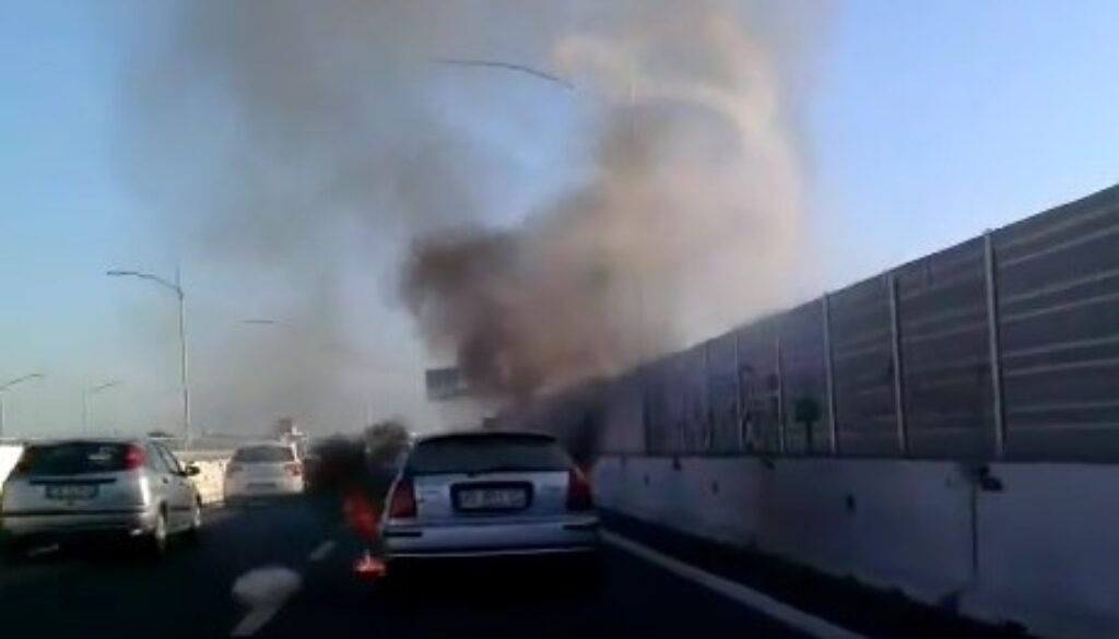 Auto in fiamme sul GRA
