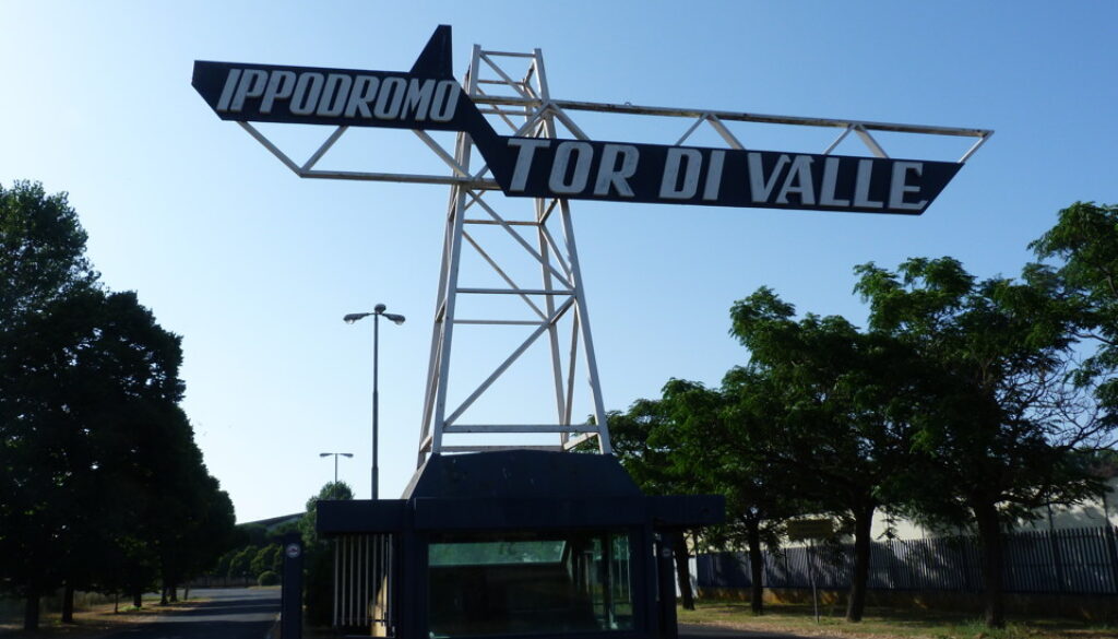 Baracche con allacci abusivi all'elettricità a Tor di Valle