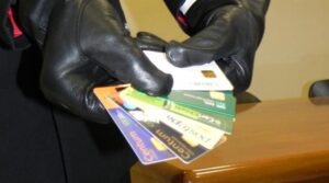 Clonavano carte di credito nel Centro Storico