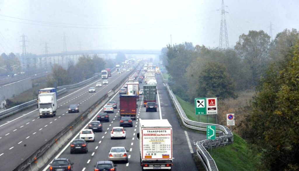Falso allarme bomba sull'A1 tra Colleferro e Anagni per un trolley sospetto