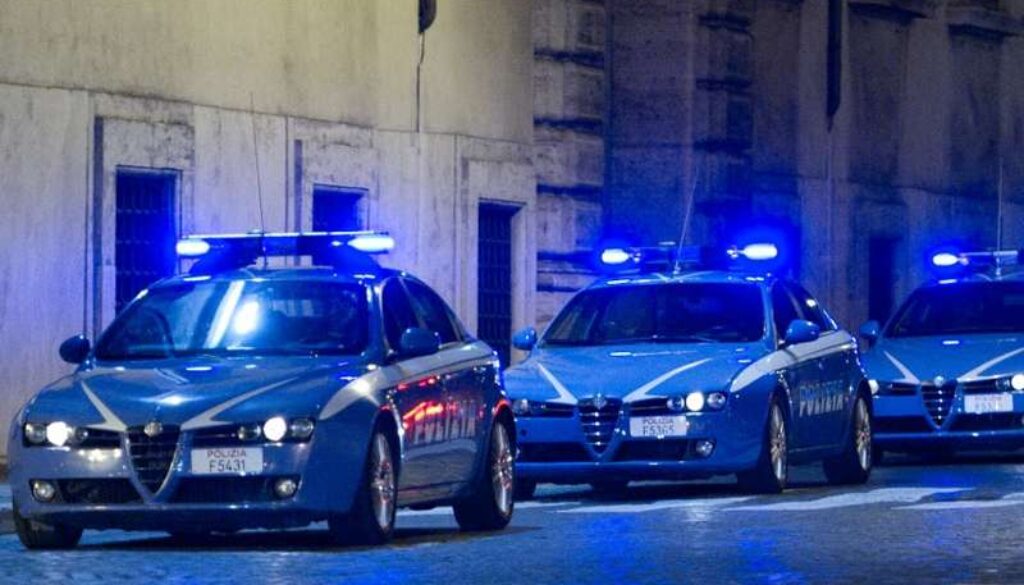 Ferisce la ex al collo a Montesacro e fugge