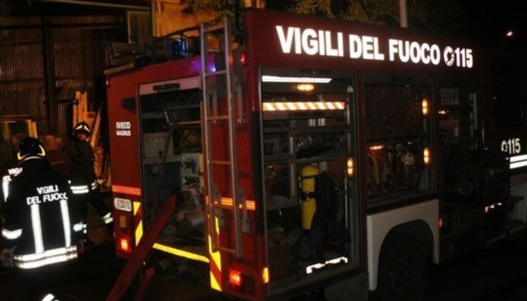 Incendio in un palazzo a Marino