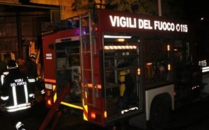 Incendio in un palazzo a Marino