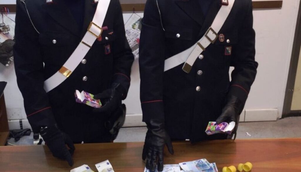 Pacchetti di caramelle per nascondere la droga a Centocelle e Torpignattara