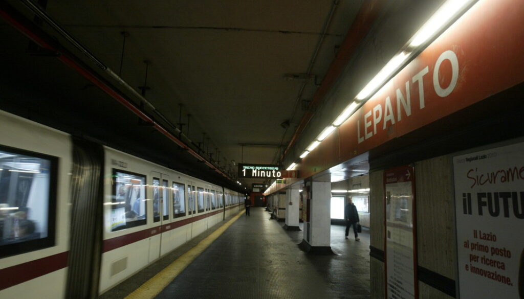 Pacco sospetto alla stazione Lepanto della Metro A