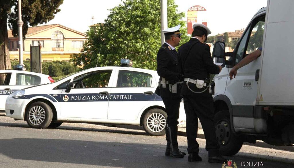 Promette un rapporto sessuale all'Appio e deruba un 75 enne