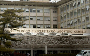 Ruba il borsello a una paziente del Policlinico Gemelli Ruba il borsello a una paziente del Policlinico Gemelli