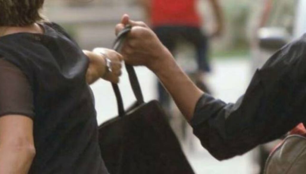Ruba una moto e scippa una donna in zona Prati Ruba una moto e scippa una donna in zona Prati