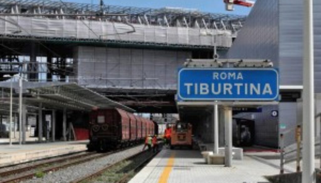 Rubano rame dai treni in sosta alla Stazione Tiburtina Rubano rame dai treni in sosta alla Stazione Tiburtina
