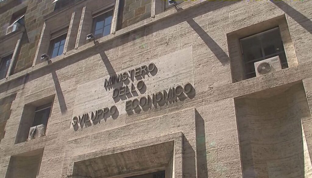 Soldi in cambio di agevolazioni al Ministero dello Sviluppo Economico