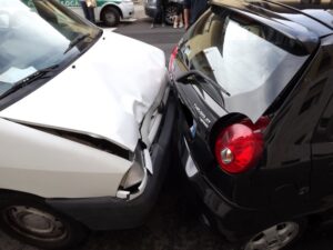 Tamponano e picchiano una 25 enne a Genzano per rapinarla