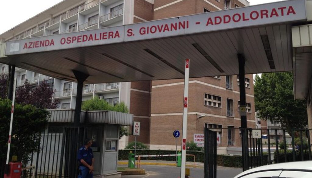 Uomo armato di fucile entra nell'Ospedale San Giovanni