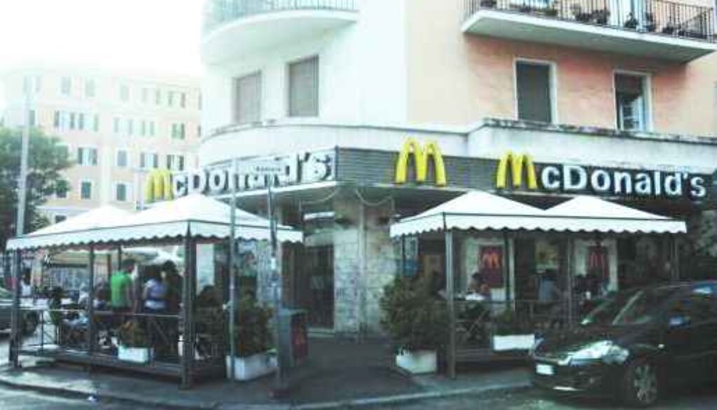 Allarme bomba al McDonald's di piazza Annibaliano