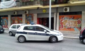 Chiuso un negozio di abbigliamento a piazza Irnerio per irregolarità