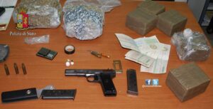 Droga e pistole clandestine in casa ad Anzio
