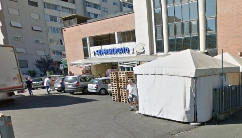 Fa la spesa con la moglie e sventa una rapina a Vigne Nuove
