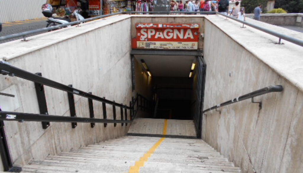 Falso allarme bomba nella stazione Spagna della Metro A