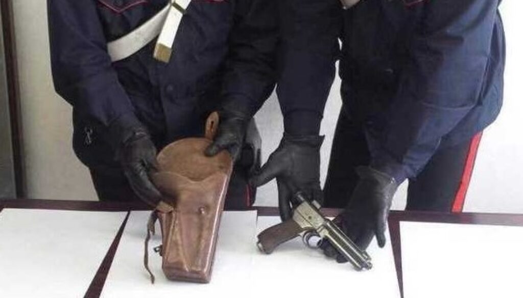 Pistola della prima guerra mondiale in casa alla Borghesiana