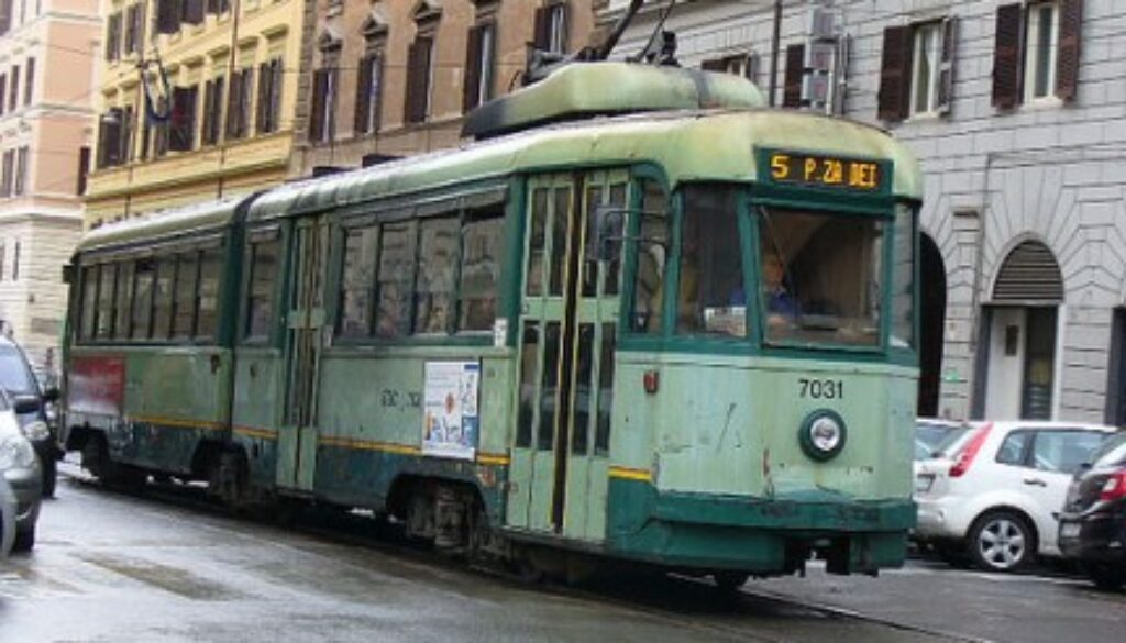 Scontro tra due tram all'Esquilino
