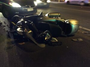 Scontro tra scooter sulla Nomentana vicino a Villa Torlonia