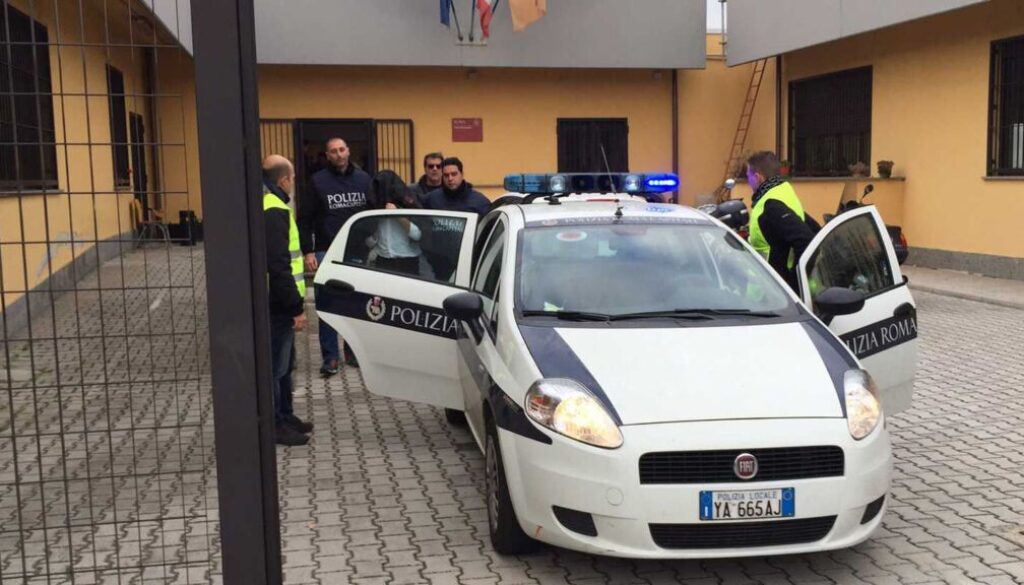 Si spoglia e palpeggia una 14 enne a Ponte di Nona