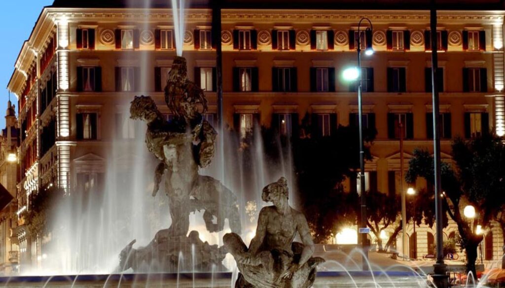 Squilibrata minaccia turisti in un hotel vicino piazza della Repubblica