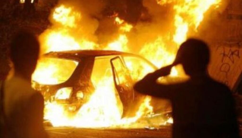 auto in fiamme a monteverde