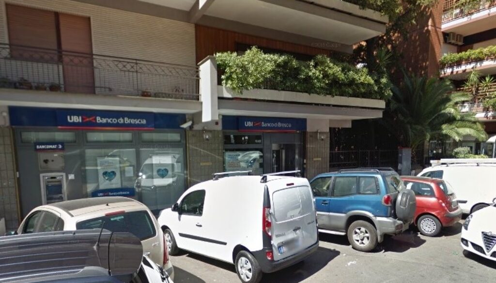 Assaltano una banca al Fleming