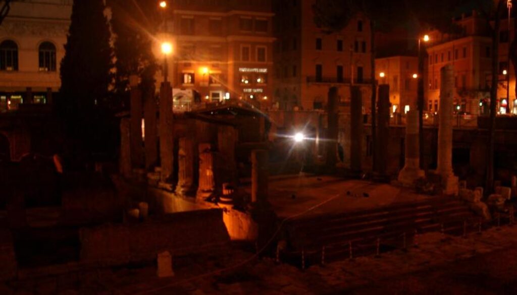 Largo Argentina (notte)