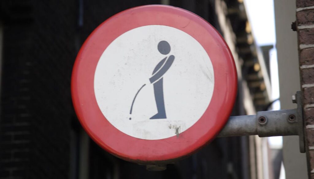 Pipì per strada