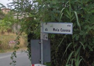 Portavalori si ribalta a Ciampino Portavalori si ribalta a Ciampino