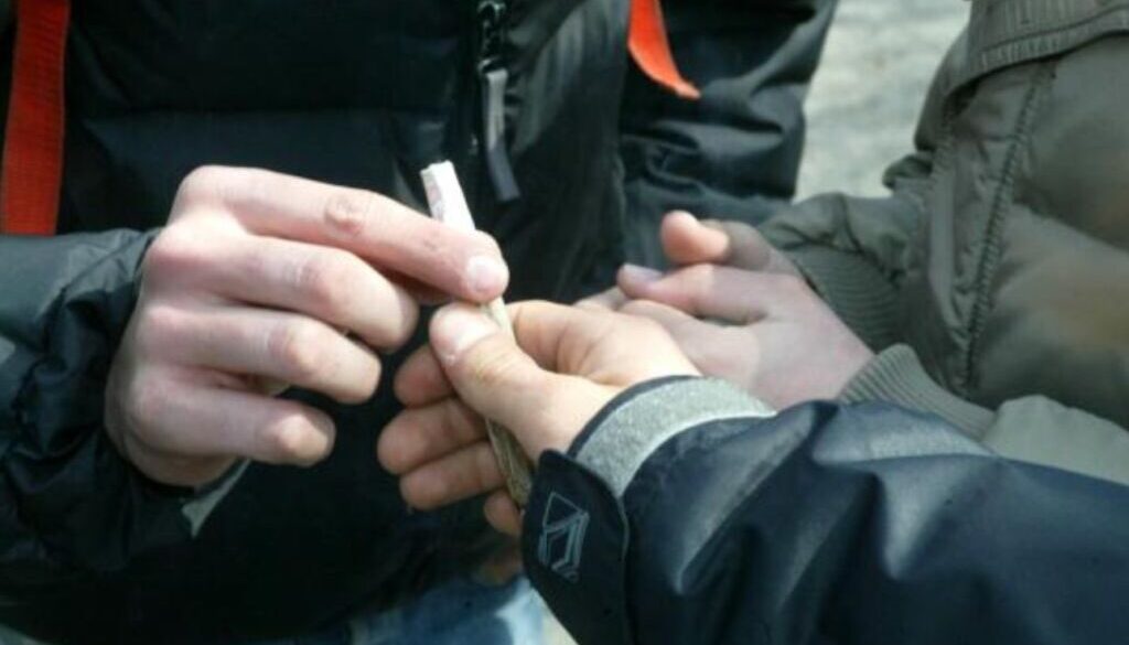 STUDENTE-FUMA