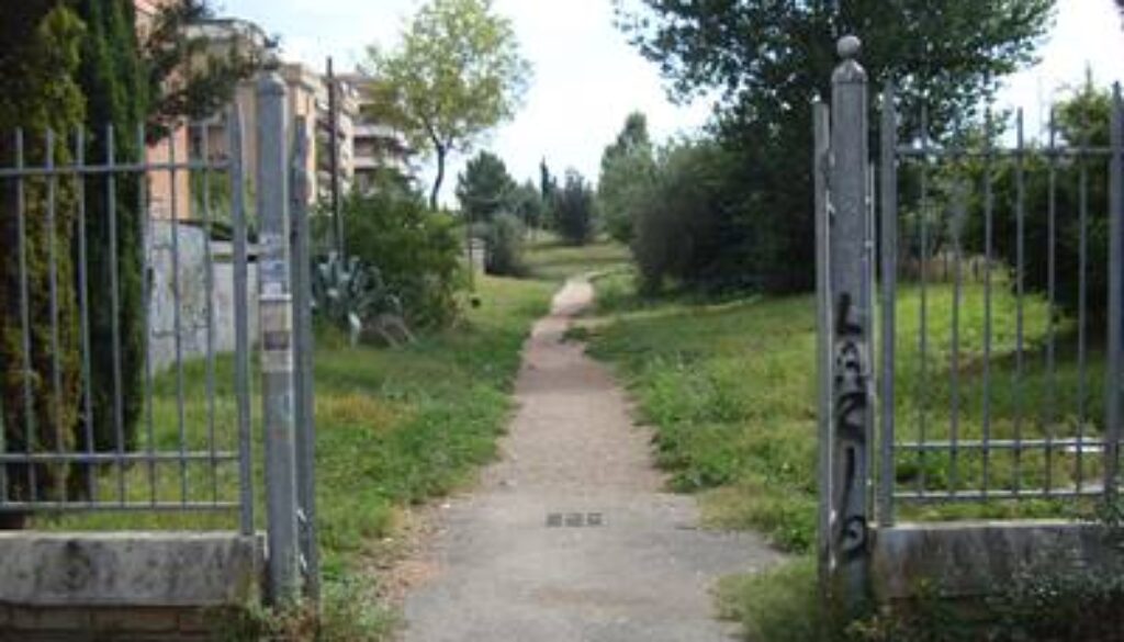 Spacciava nel parco di Tor Tre Teste