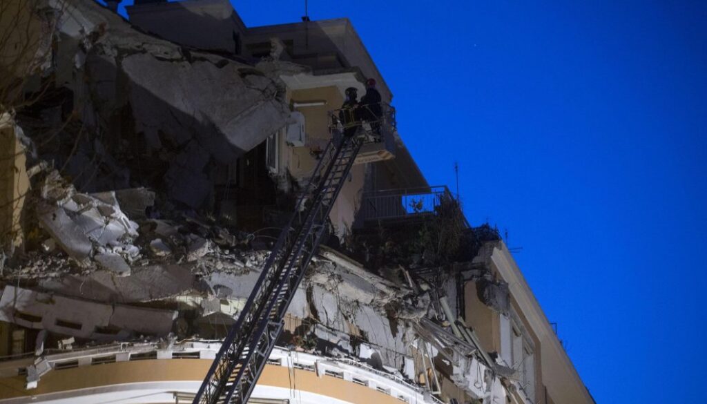 crollo di un palazzo sul lungotevere 4