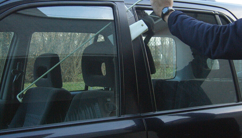 rubare auto a castel gandolfo