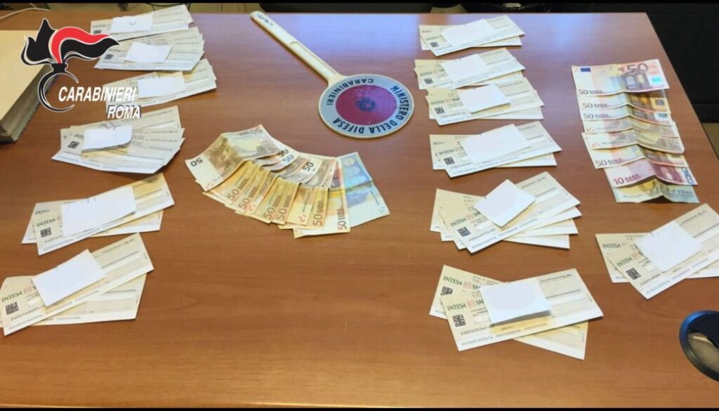CASILINA - Gli assegni falsi sequestrati dai Carabinieri