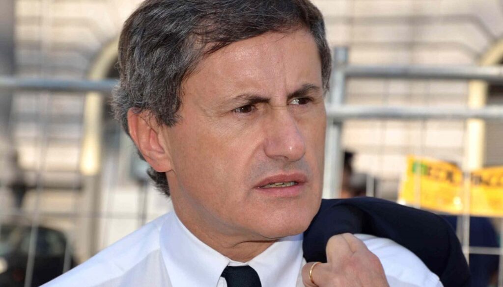 Gianni Alemanno assolto dall'accusa di abuso d'ufficio per false licenze NCC. Secondo il Gup Paola Della Monica il fatto non sussiste