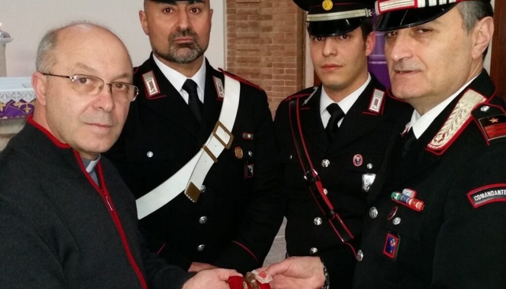 Il momento della restituzione della reliquia da parte dei Carabinieri (2)